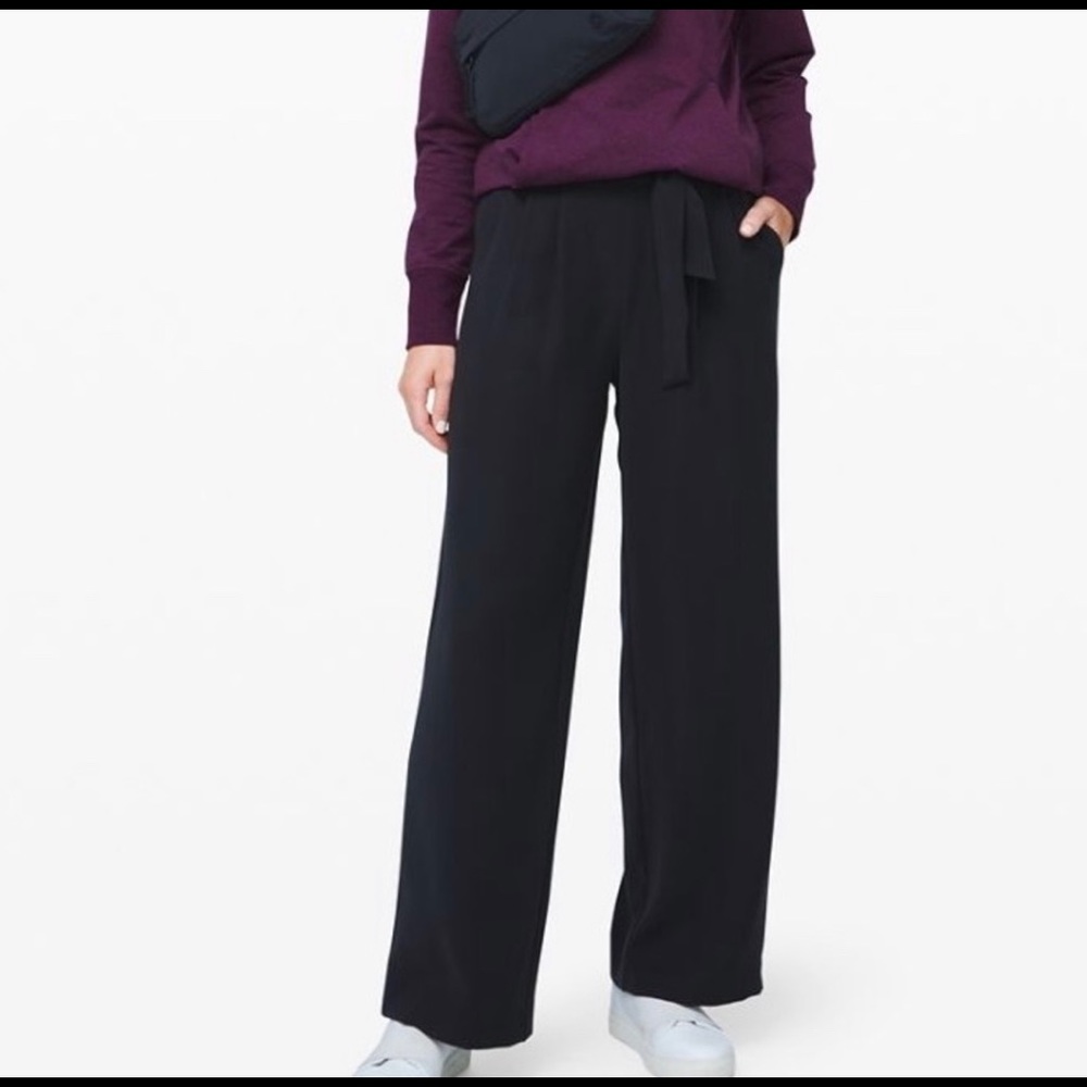 Lululemon Noir pants, size 6
